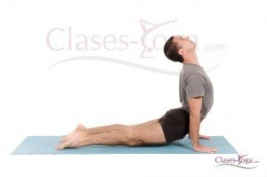 Asanas-para-Síndrome-Premenstrual postura de la cobra para Síndrome Premenstraul